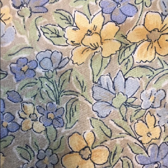 Bobbie Brooks floral top - Picture 2 of 4